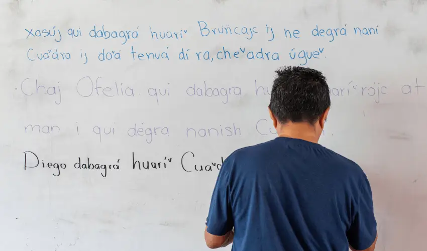 UNA fortalece la educación intercultural y la revitalización lingüística en comunidades indígenas